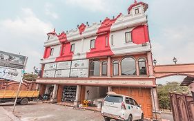 Super Oyo 1640 Fallinda Hotel